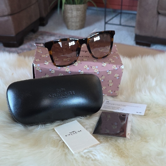 Adorable NWT IOB Coach X Disney Mickey Mouse Sunglasses ❤️🐭🖤🎁